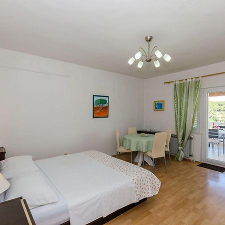 Apartments Jakov Jelsa  Esterno foto