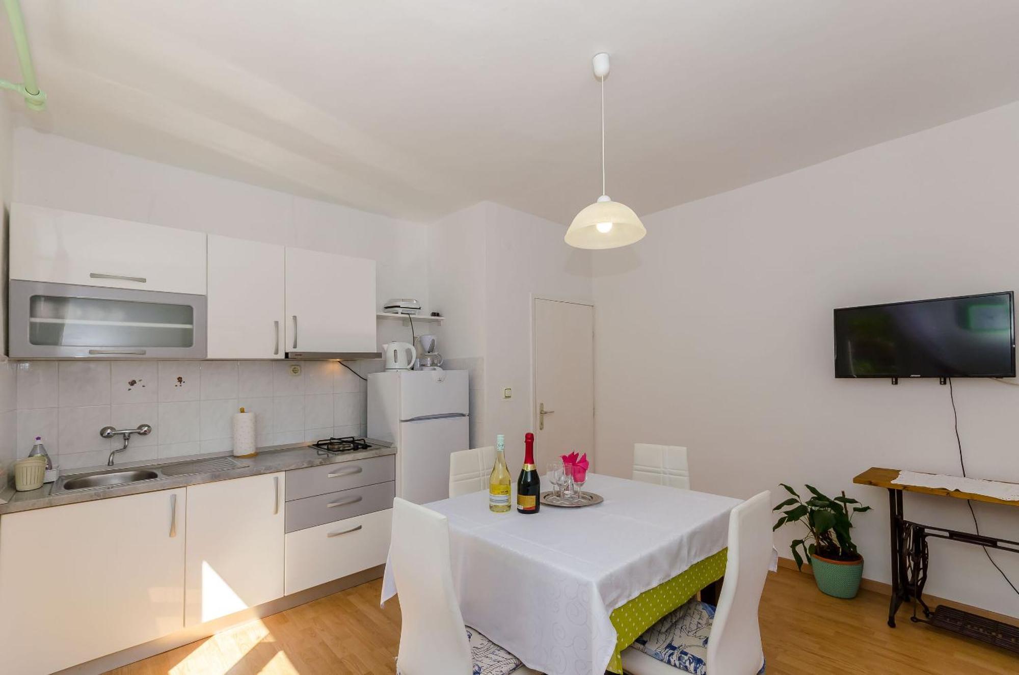 Apartments Jakov Jelsa  Esterno foto